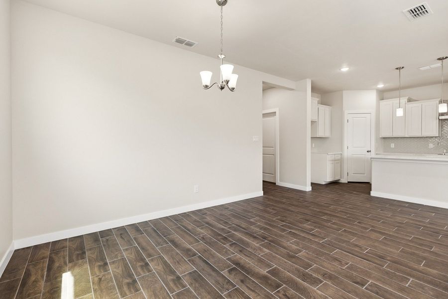 Spacious, unfurnished interior of a new home in Paloma Ranch, Harlingen (Image 9).