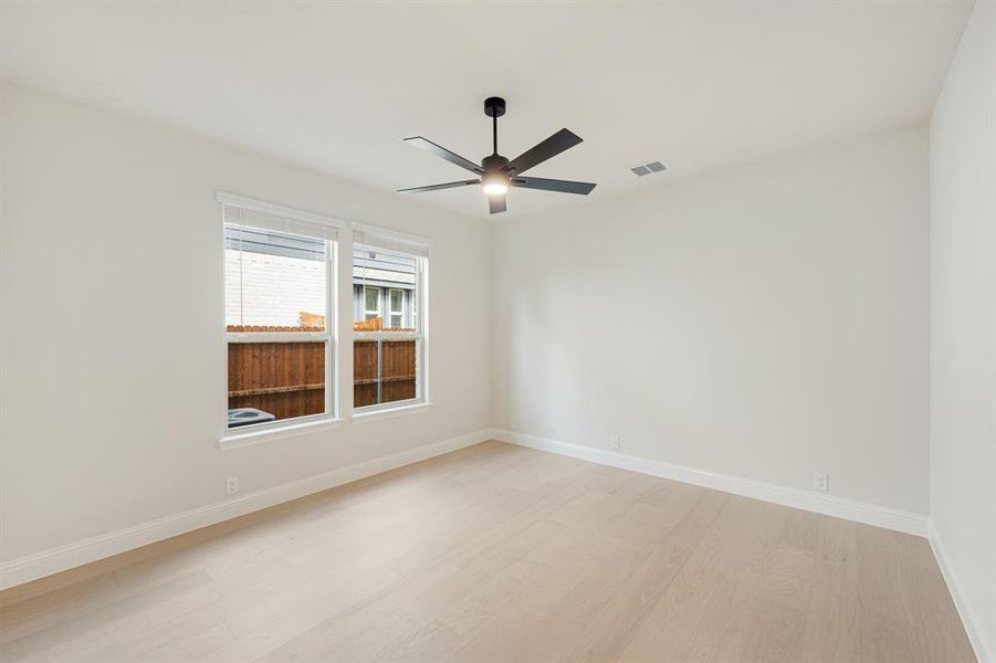 Spacious, unfurnished interior of a new home in Glenwood Meadows, Denton (Image 26).