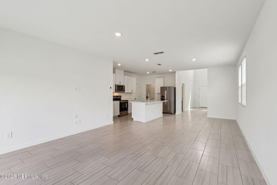 Spacious, unfurnished interior of a new home in Cypress Meadows - Classic Series, Jacksonville (Image 24).