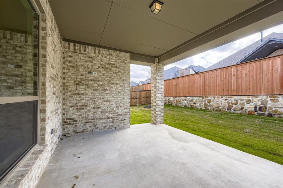 Exterior details and patio area of a home in , Midlothian (Image 4).