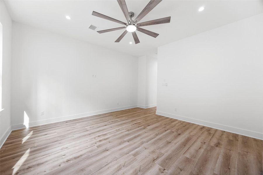 3rd bedroom - upstairs 3rd bedroom - upstairs