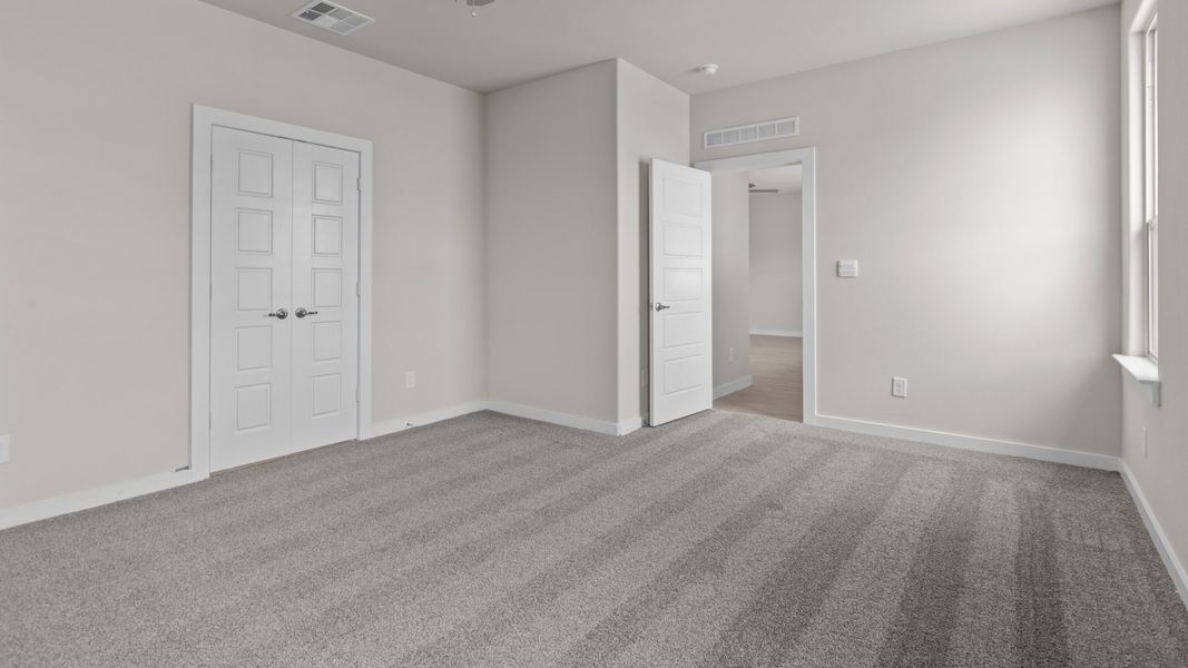 Spacious, unfurnished interior of a new home in Northwest Passage, Midland (Image 12).