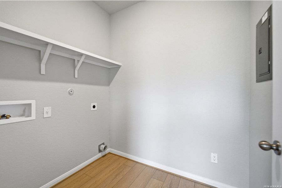 Spacious, unfurnished interior of a new home in Hennersby Hollow, San Antonio (Image 19). Spacious, unfurnished interior of a new home in Hennersby Hollow, San Antonio (Image 19).