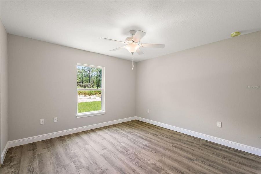 Spacious, unfurnished interior of a new home in , Dunnellon (Image 11).