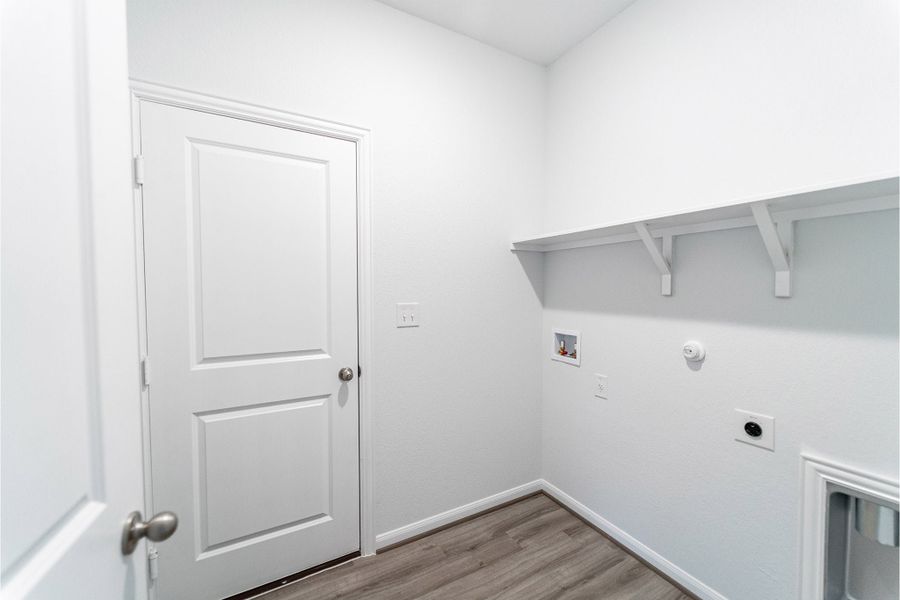 Spacious, unfurnished interior of a new home in Cool Water, Jarrell (Image 8).