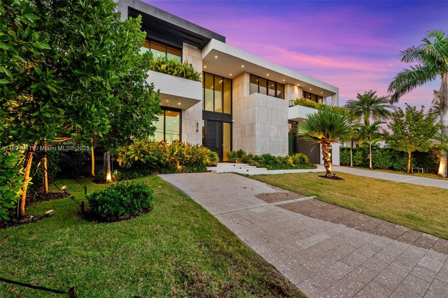 Image 86 of a home in .