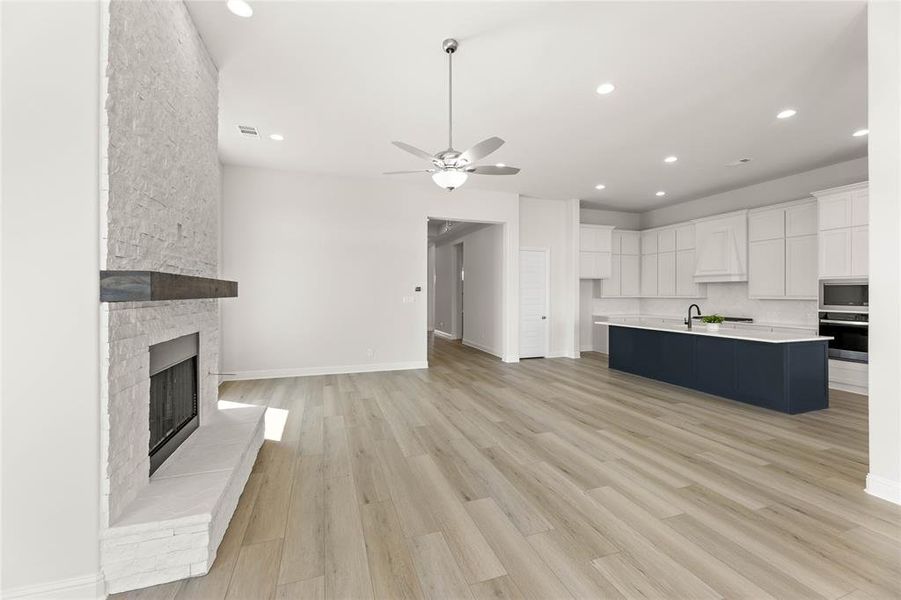 Spacious, unfurnished interior of a new home in The Parks at Panchasarp Farms - Phase 3, Burleson (Image 12). Spacious, unfurnished interior of a new home in The Parks at Panchasarp Farms - Phase 3, Burleson (Image 12).