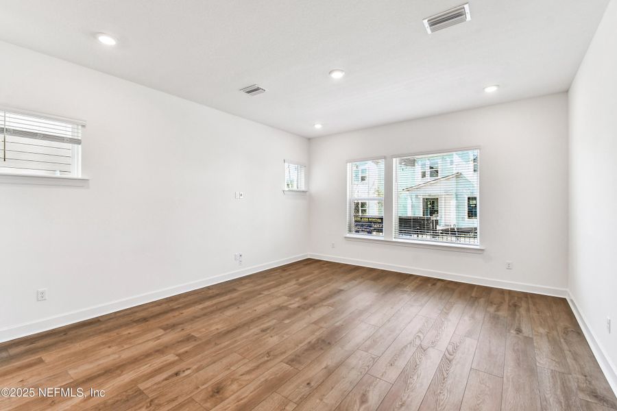 Spacious, unfurnished interior of a new home in Granville at eTown 34', Jacksonville (Image 20).