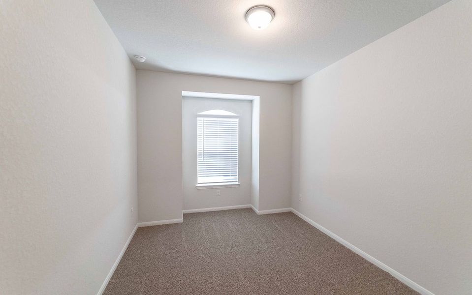 Spacious, unfurnished interior of a new home in Hennersby Hollow, San Antonio (Image 10).