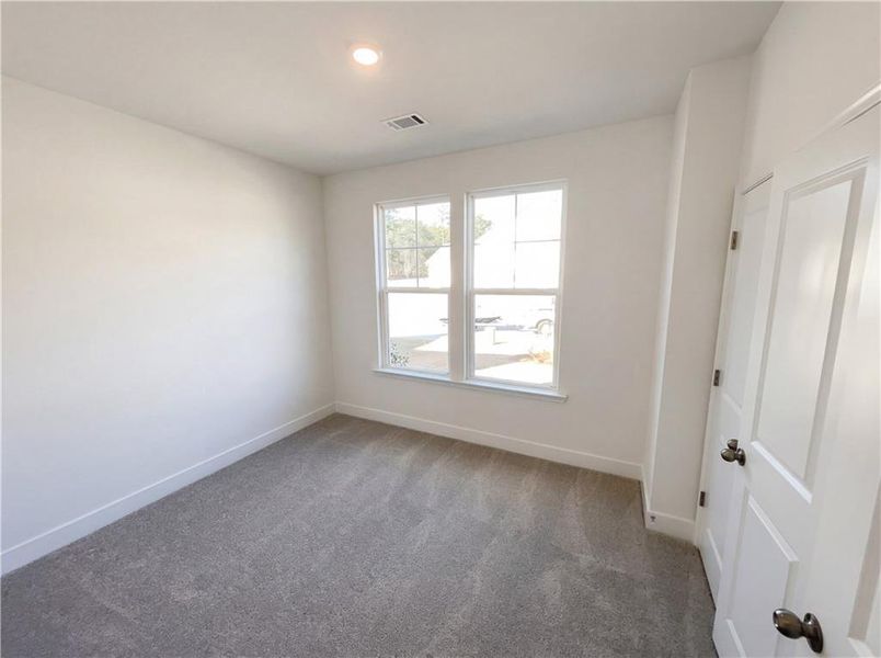 Spacious, unfurnished interior of a new home in , Sharpsburg (Image 17).