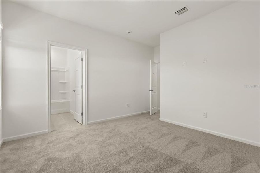 Spacious, unfurnished interior of a new home in , Orlando (Image 20).