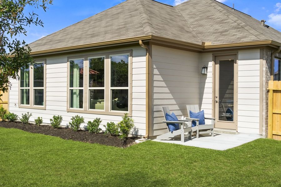 Representative exterior details of a home built from the 1477 by KB Home in Vida Costera, Texas City (Image 3). Representative exterior details of a home built from the 1477 by KB Home in Vida Costera, Texas City (Image 3).