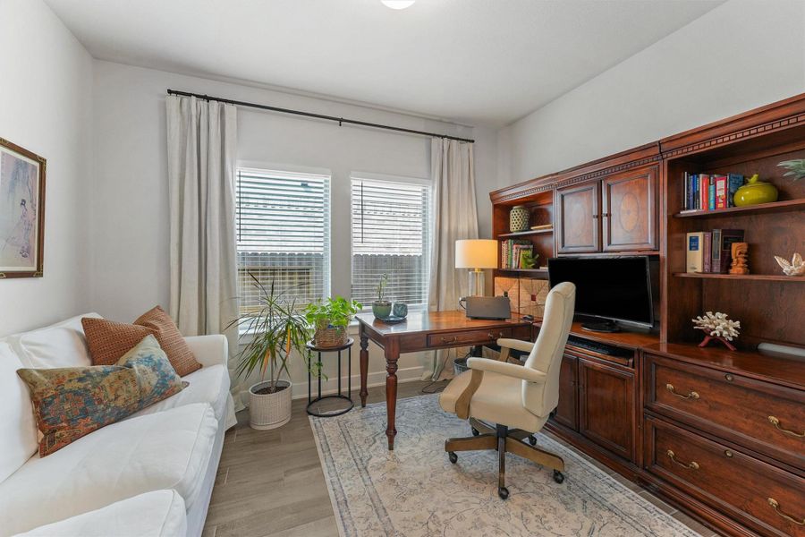 Dedicated office space, or flexible room Dedicated office space, or flexible room