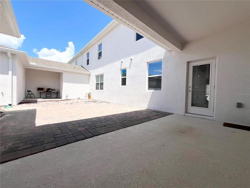 Exterior details and patio area of a home in , Clermont (Image 31).