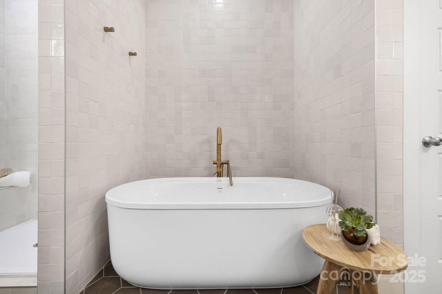 Image 43 of a home in .