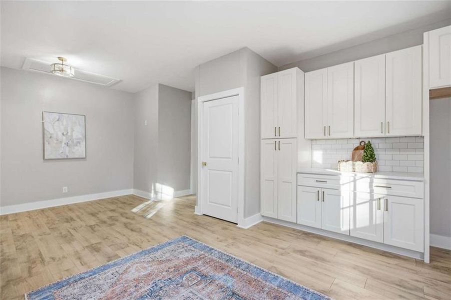 Spacious, unfurnished interior of a new home in , Temple (Image 33).