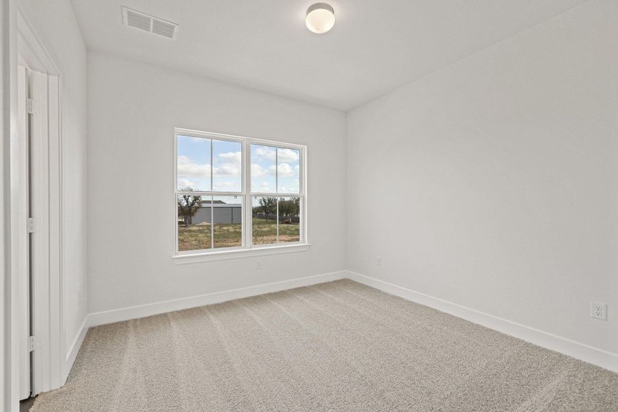Spacious, unfurnished interior of a new home in Parmer Ranch, Georgetown (Image 15).