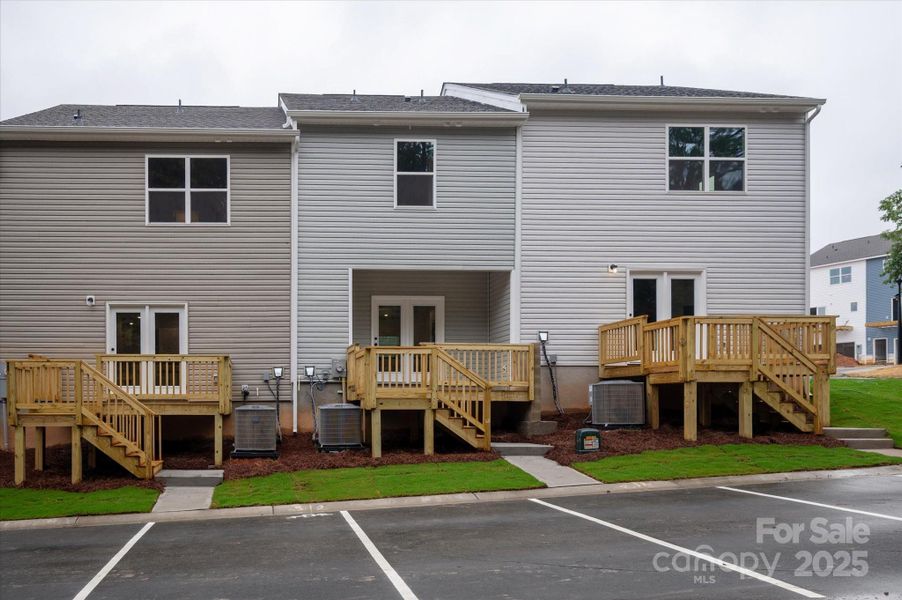 Exterior details and patio area of a home in Rhyne Court, Gastonia (Image 3).