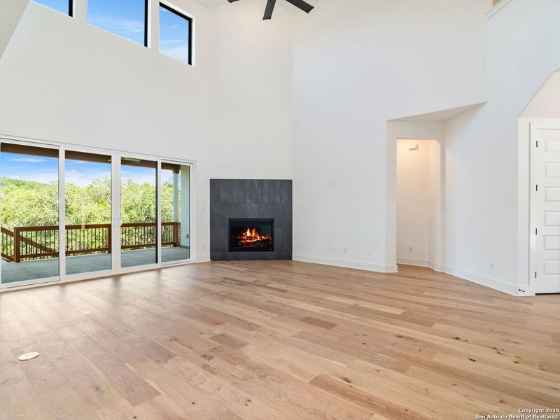 Spacious, unfurnished interior of a new home in Verandas at the Rim, San Antonio (Image 34).