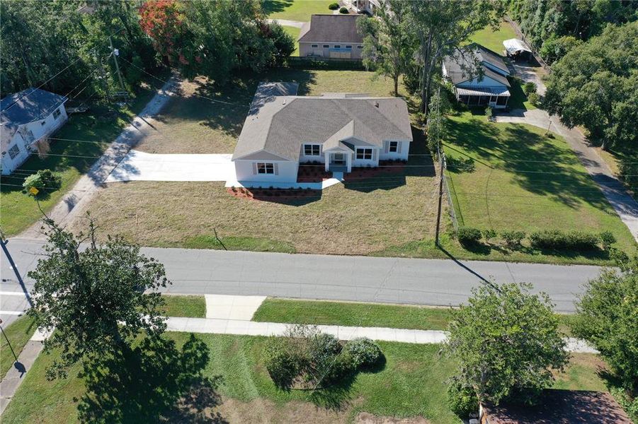 Exterior details and patio area of a home in , Dade City (Image 32).