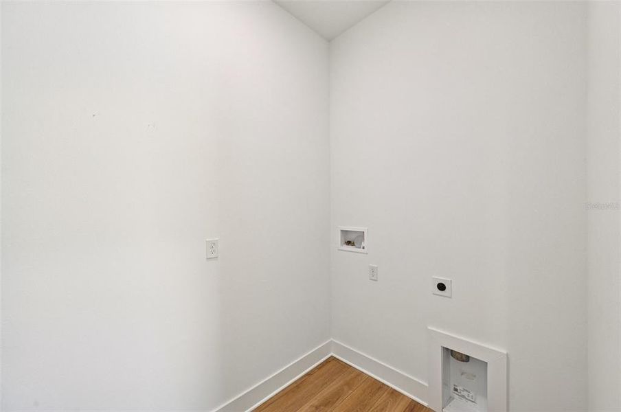 Spacious, unfurnished interior of a new home in Biscayne Landing at Seaire, Parrish (Image 32).