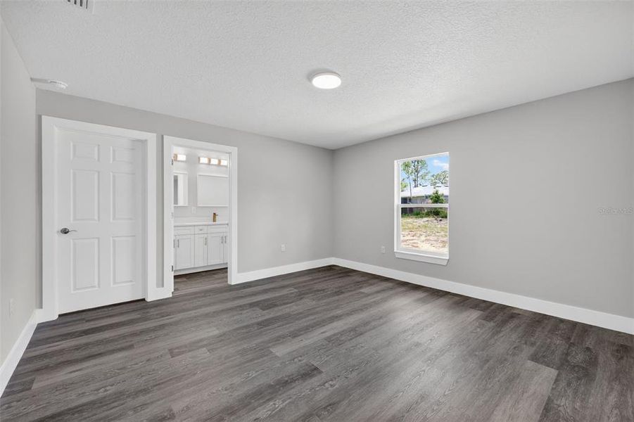 Spacious, unfurnished interior of a new home in , Ocala (Image 21).