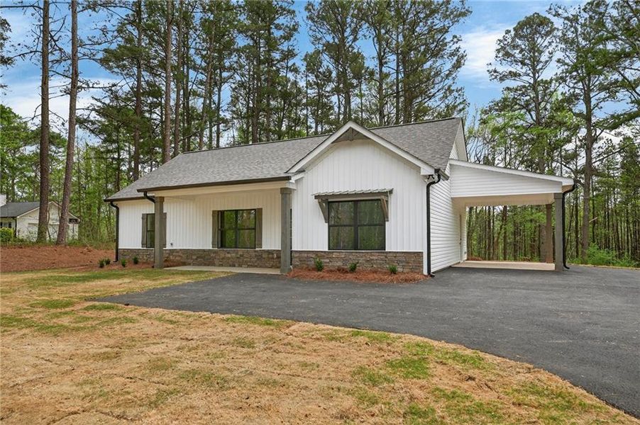 Exterior details and patio area of a home in , Cedartown (Image 20).