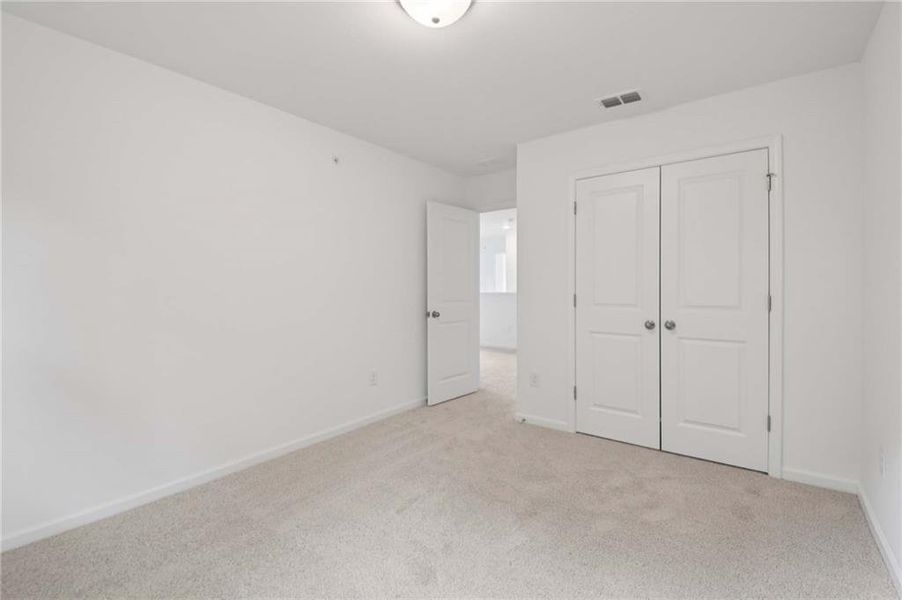Spacious, unfurnished interior of a new home in Laurelwood, Douglasville (Image 15).