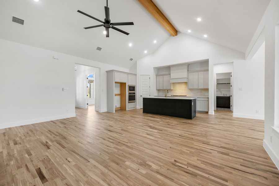 Spacious, unfurnished interior of a new home in Rolling Creek Ranch, Aledo (Image 18).