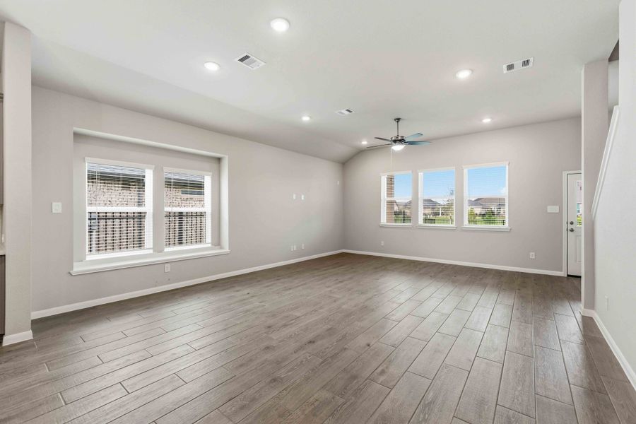 Spacious, unfurnished interior of a new home in Sunterra, Katy (Image 22). Spacious, unfurnished interior of a new home in Sunterra, Katy (Image 22).