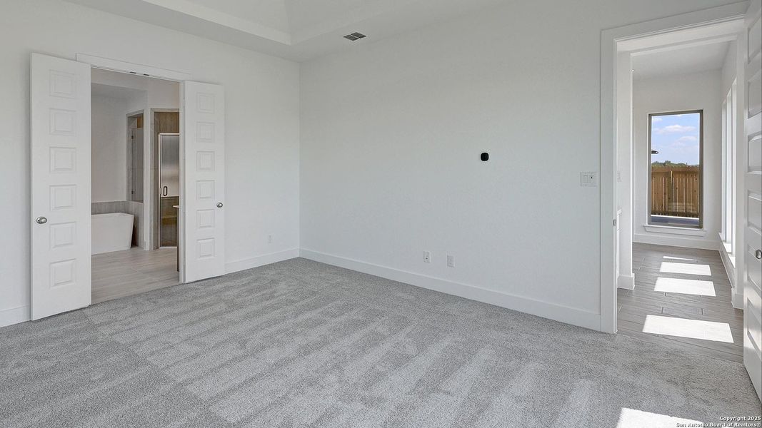 Spacious, unfurnished interior of a new home in Haby Hill 60', San Antonio (Image 22).