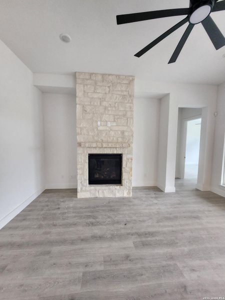 Spacious, unfurnished interior of a new home in , Kerrville (Image 3).