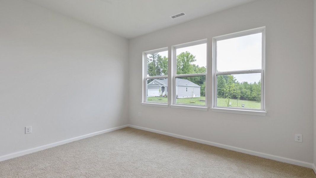 Spacious, unfurnished interior of a new home in East Ridge, Ayden (Image 28).