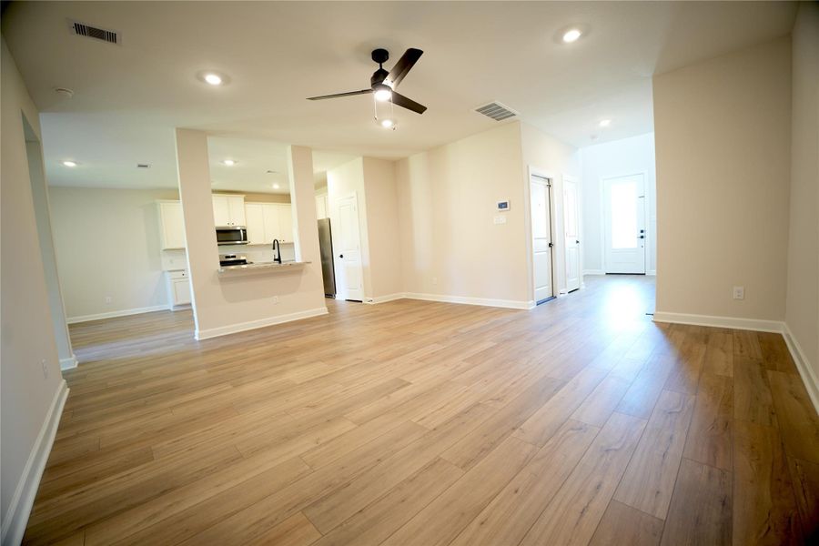 Spacious, unfurnished interior of a new home in Wedgewood Forest, Conroe (Image 22). Spacious, unfurnished interior of a new home in Wedgewood Forest, Conroe (Image 22).