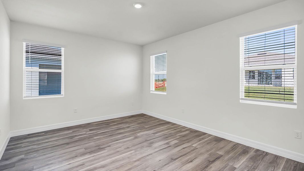 Spacious, unfurnished interior of a new home in Hawthorne Ranch, Lakeland (Image 19).