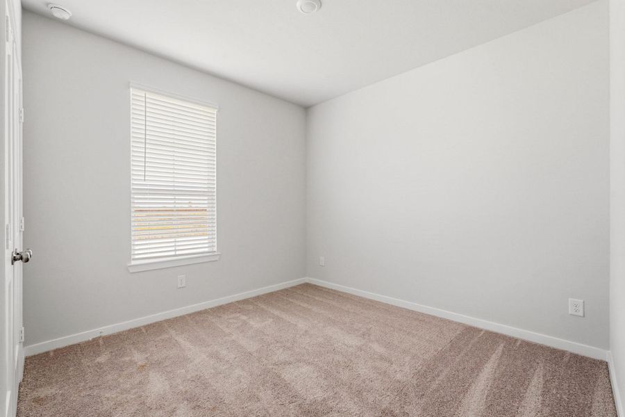 Spacious, unfurnished interior of a new home in Sanford Farms, Waller (Image 15).