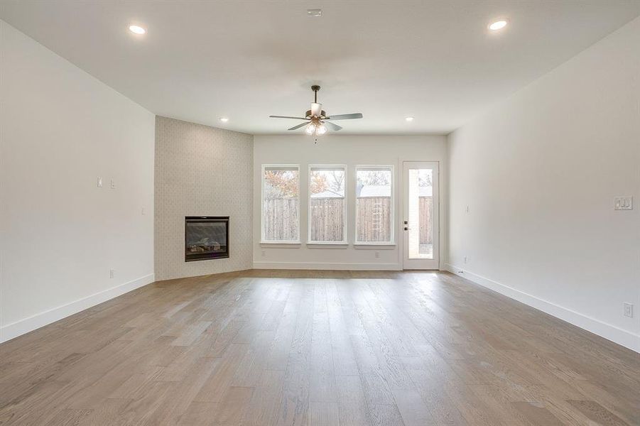 Spacious, unfurnished interior of a new home in Terrace Oaks, Arlington (Image 35).