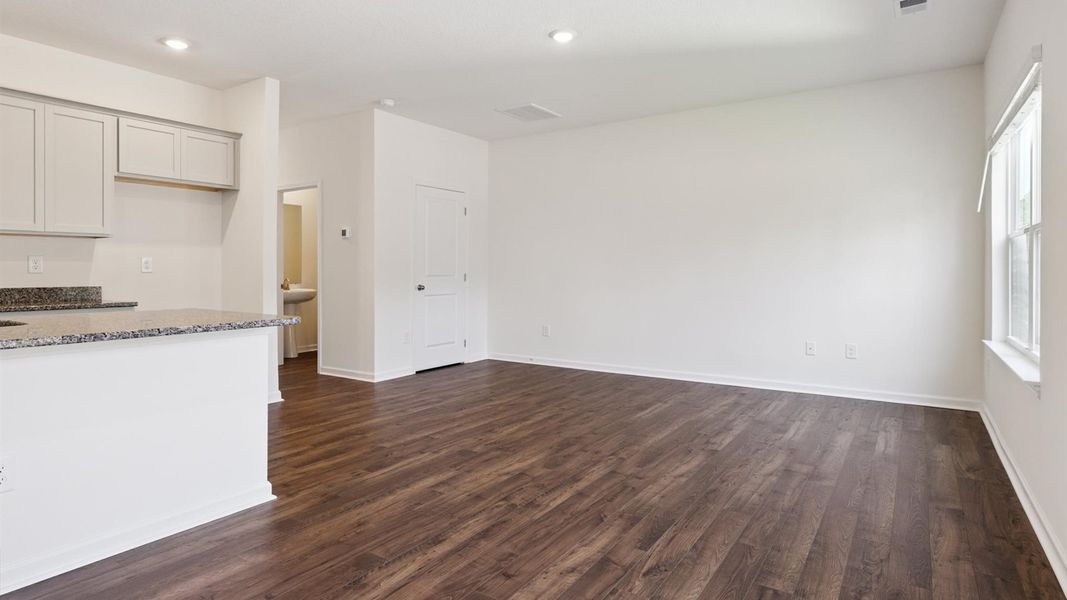 Spacious, unfurnished interior of a new home in Cherokee Crossing, Kodak (Image 6).