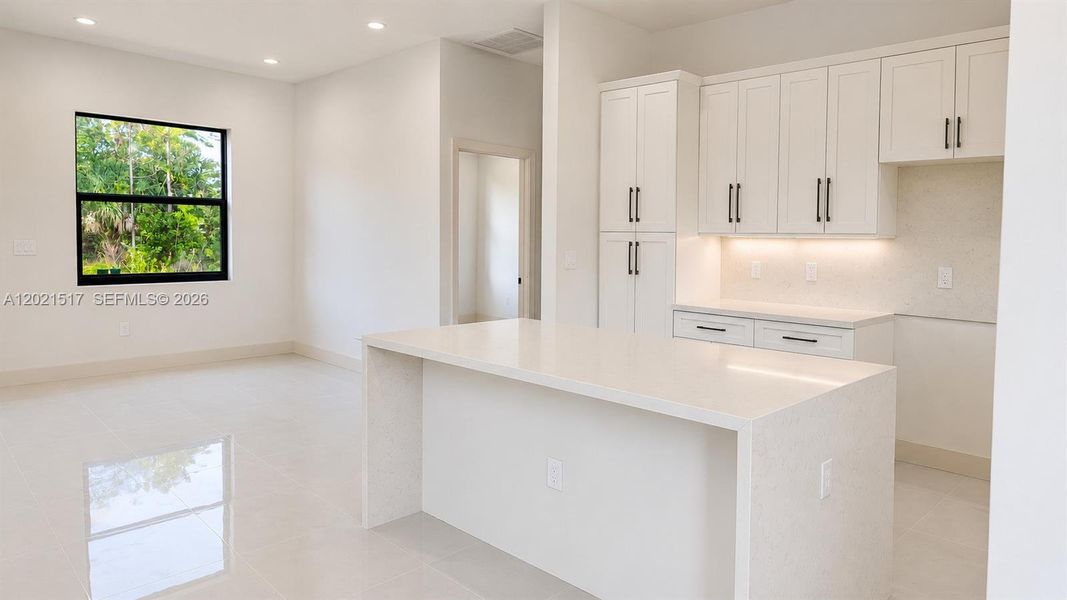 KITCHEN / LICING/ DINING KITCHEN / LICING/ DINING