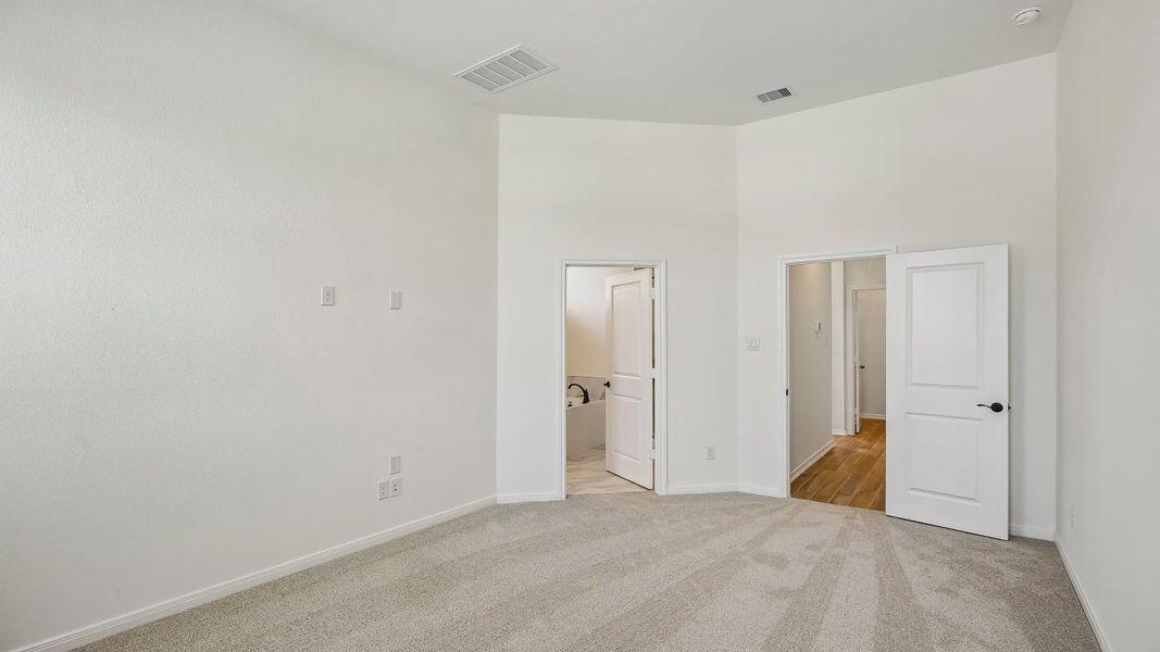 Spacious, unfurnished interior of a new home in Woodforest, Montgomery (Image 34).