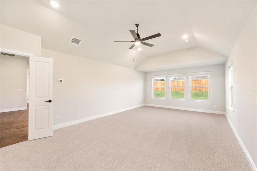 Spacious, unfurnished interior of a new home in Liberty, Melissa (Image 19).