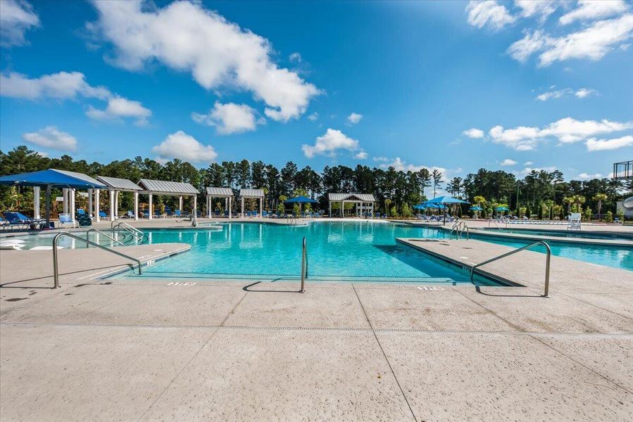 Community amenities in , Summerville (Image 28).