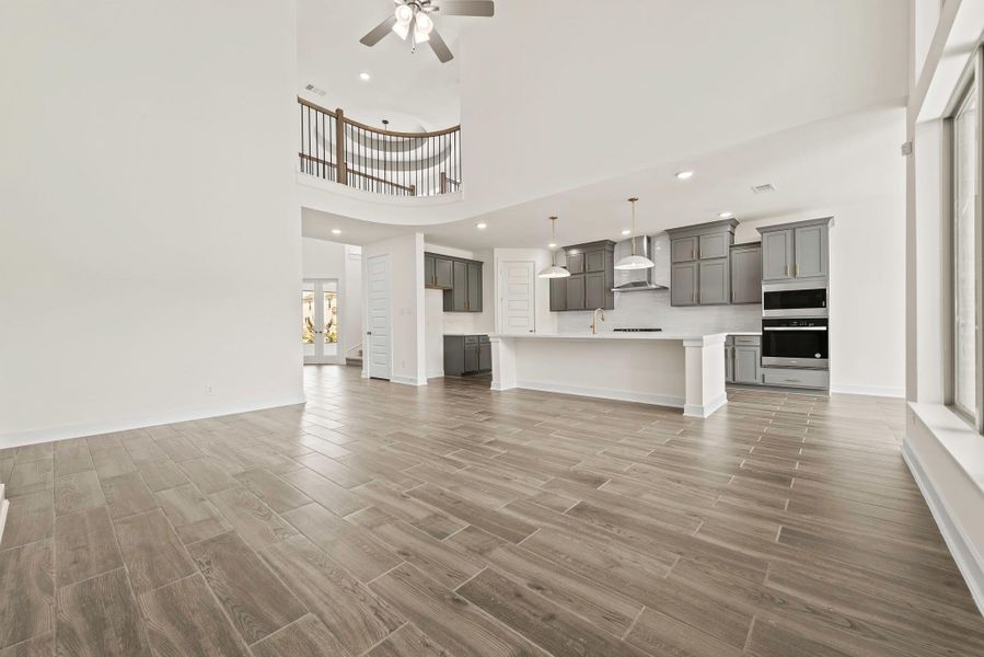 Representative image. Features, specifications, selections and colors may vary.