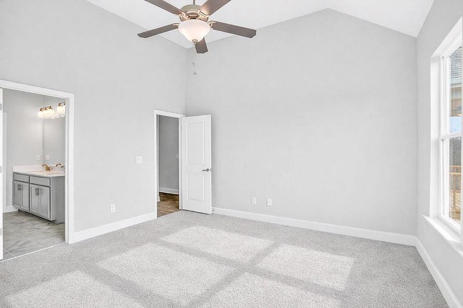 Spacious, unfurnished interior of a new home in , Homer (Image 31).