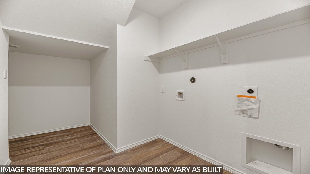 Spacious, unfurnished interior of a new home in River Ranch Trails, Dayton (Image 11).