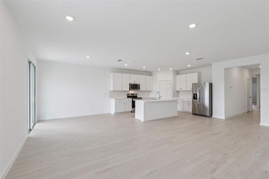 Spacious, unfurnished interior of a new home in , Palm Coast (Image 9).