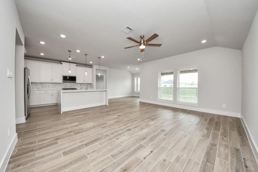 Spacious, unfurnished interior of a new home in Laurel Landing: Landmark Collection, Alvin (Image 20). Spacious, unfurnished interior of a new home in Laurel Landing: Landmark Collection, Alvin (Image 20).