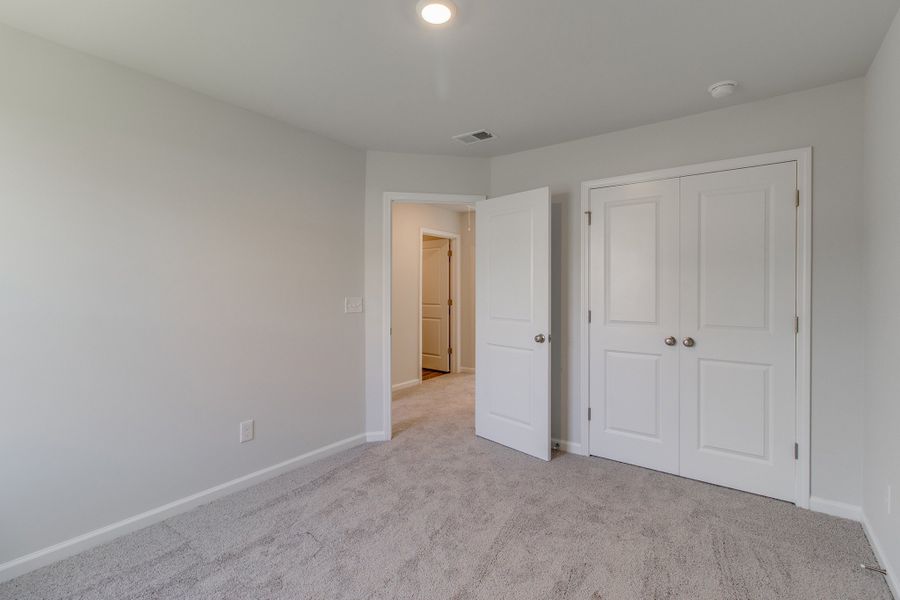 Spacious, unfurnished interior of a new home in Bluefield, Lexington (Image 31).