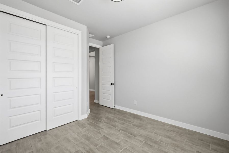Spacious, unfurnished interior of a new home in Emerald Estates, El Paso (Image 27).
