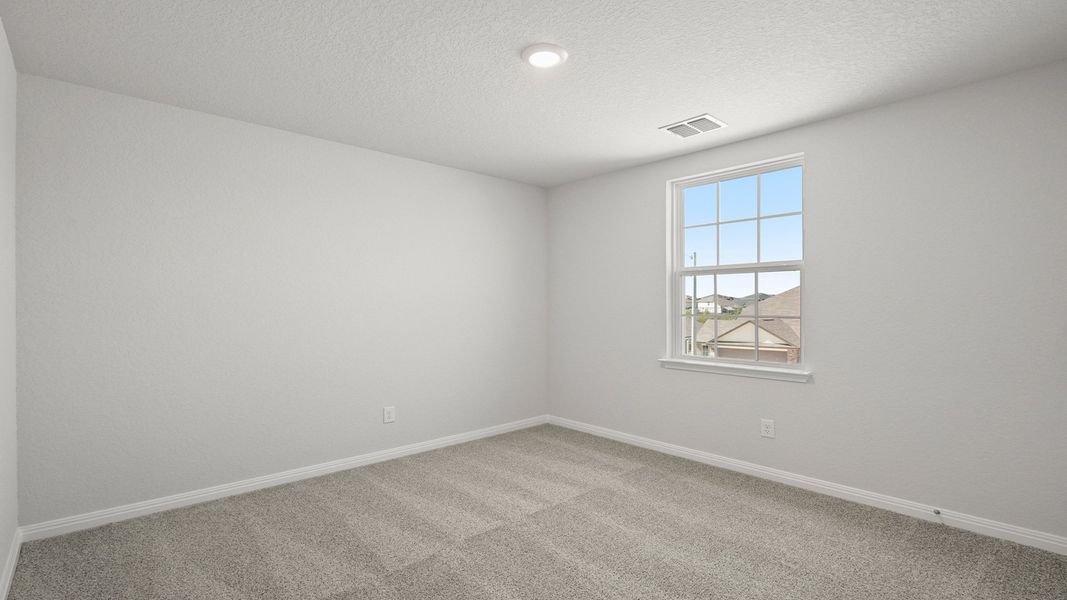 Spacious, unfurnished interior of a new home in Hunters Ranch, San Antonio (Image 20).
